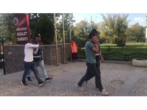 Göçmen kaçakçıları tutuklandı