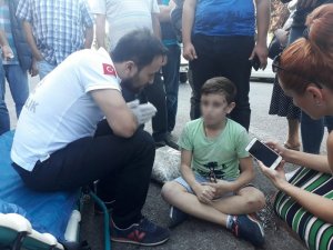 Kazada yaralandı, annesi gelmeden ambulansa binmek istemedi