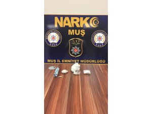 Yakıt deposunda uyuşturucu taşıyan 2 kişi tutuklandı