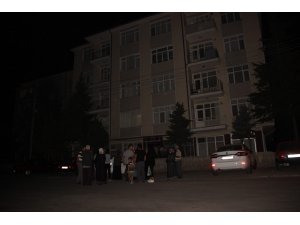 Çökme tehlikesi bulunan binalar tahliye edildi
