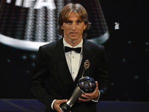 Yılın futbolcusu Modric