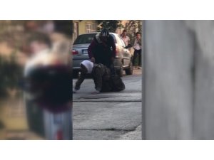 İnsafsız gelin, kaynanasını sokak ortasında böyle dövdü