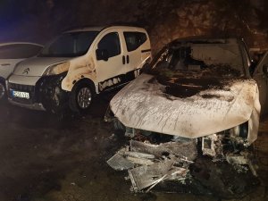 Tokat’ta park halindeki otomobil alev alev yandı