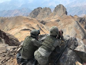 Komandolardan 3 bin metrede operasyon