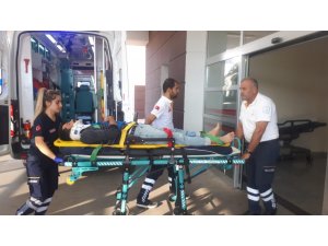 Kamyonet ile motosiklet çarpıştı: 1 yaralı