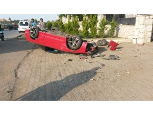 Takla atan aracın üstünden geçtiği feci kazadan sağ kurtuldu