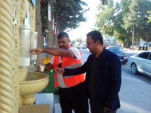 Süt şehrinde süt İkramı