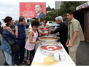 Polisten sürücü ve yolculara aşure ikramı