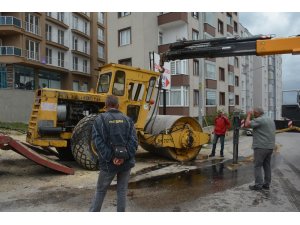 Sinop’ta iş makinesi devrildi: 1 yaralı