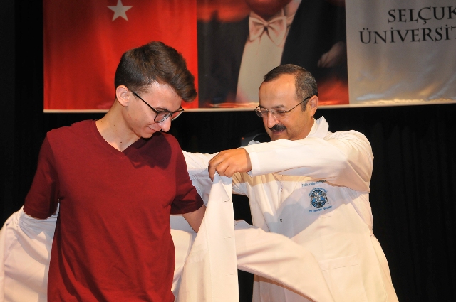 Selçuk Tıp Öğrencilerinin Beyaz Önlük Heyecanı