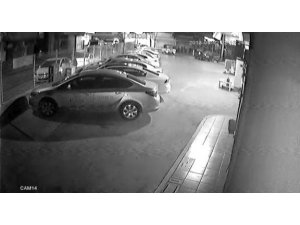 Kiraladıkları otomobili anahtarını kopyalayıp çaldılar