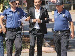 Eşini vurdu, "Karımı seviyorum korkutmak için sıktım" dedi