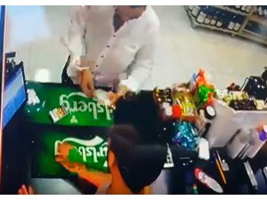 El çabukluğuyla kasiyeri böyle kandırdı
