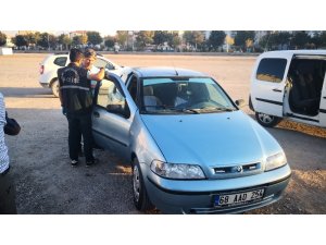 Satılan hayvanların parası olan 13 bin 700 lirayı otomobilden çaldılar