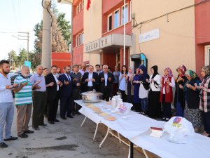 Hadim’de AK Parti Kadın Kolları aşure dağıttı