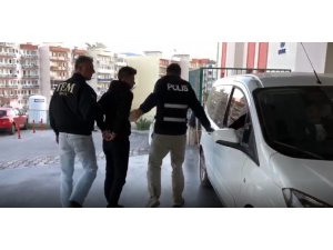Örgüt sempatizanları yol kapatmak isteyince vatandaşlar kovaladı