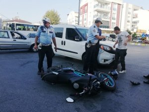 Aydın’da polis aracı ile motosiklet çarpıştı; 1 yaralı
