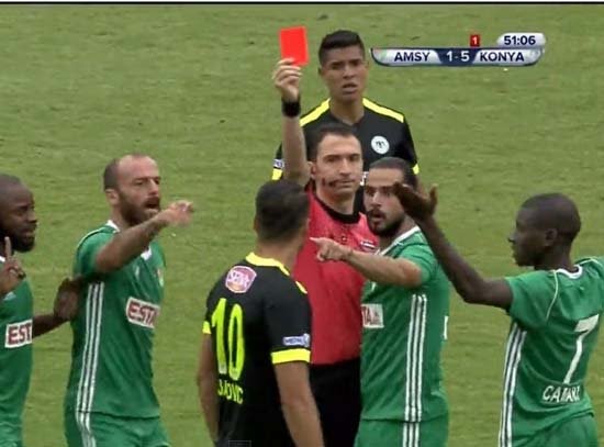 Konyaspor yönetiminden Jahovic'e kırmızı kart tepkisi