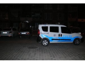 Defalarca bıçaklanan genç kız ağır yaralandı