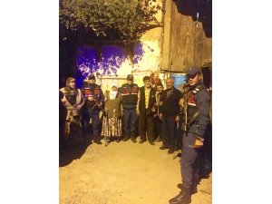 Mantar toplarken kaybolan yaşlı adamı jandarma buldu