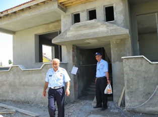 Kulu Belediyesi, kaçak inşaatları mühürlüyor