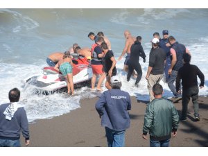 Otomobiliyle dereye düşen kişi denizde bulundu