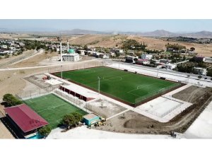 Türkoğlu Belediyesi bir mahalleyi spor kompleksine çevirdi