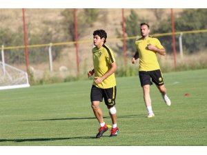 Evkur Yeni Malatyaspor’da yeniler takımı sırtlıyor