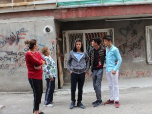 Asılarak öldürülen kedinin yavruları da kesilerek öldürülmüş