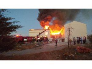 Konya'da kız öğrenci yurdunun çatısında yangın