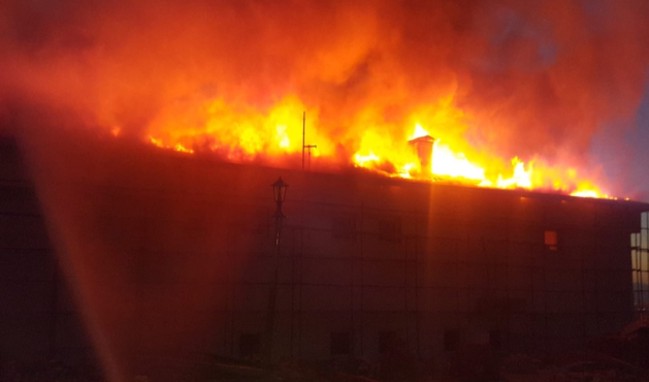 Alevler kısa sürede büyüdü...