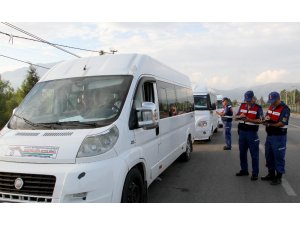 Fethiye’de jandarma okul servislerini mercek atına aldı