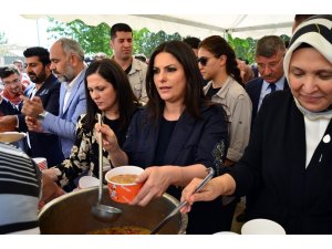 Adana’da 5 bin kişiye aşura dağıtıldı