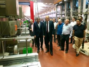 Milletvekili Koçer, halı ve makine üreticileri ile bir araya geldi