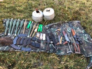Hakkari’de silah ve mühimmat ele geçirildi