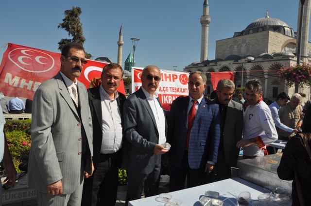 MHP Karatay aşure dağıttı