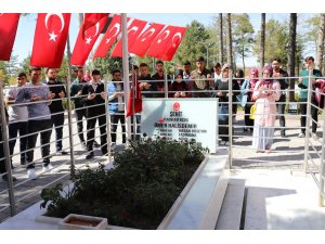Öğrencilerden şehit Halisdemir'e ziyaret