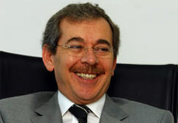 Şener dinlemeye takıldı