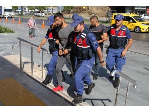 Kendilerini polis olarak tanıtıp 59 bin lira dolandıran şüpheliler tutuklandı