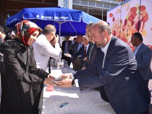 Selçuklu Belediyesi'nden SÜ'de aşure ikramı