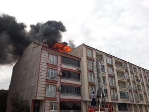 Edremit’te çatı katı yangını korkuttu