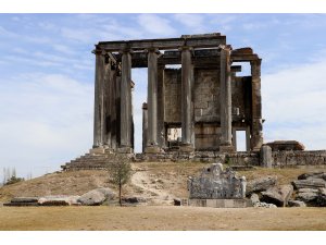 Zeus Tapınağı'nda Çavdar Türklerine ait 400 figür