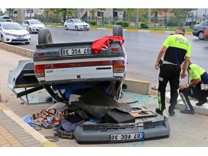 Takla atan otomobildeki biri çocuk üç kişi yaralandı