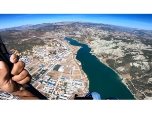Tunceli’de paraşütçülerin deneme uçuşları nefes kesti