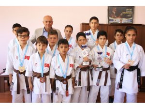 Başkan Çalışkan, başarılı sporcuları kabul etti