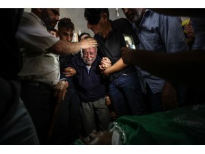 Gazze şehitlerini uğurladı