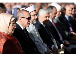 Cumhurbaşkanı Erdoğan: “Adı ne olursa olsun teröre bulaşan hiçbir yapının İslam’la hiçbir bağı yoktur”