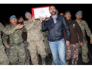 Şehit uzman çavuş için Hakkari’de tören düzenlendi