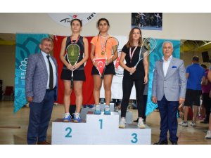Squash şampiyonları madalyalarını aldı