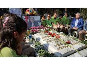 Eski Bakan Avni Akyol kabri başında anıldı